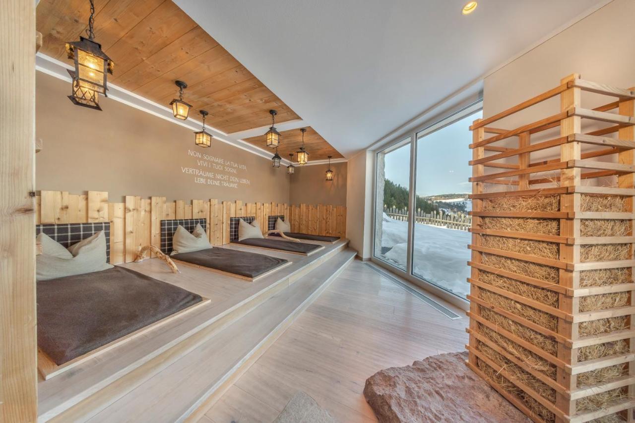 סלבה די ואל גרדנה Hotel Chalet Dlaces מראה חיצוני תמונה