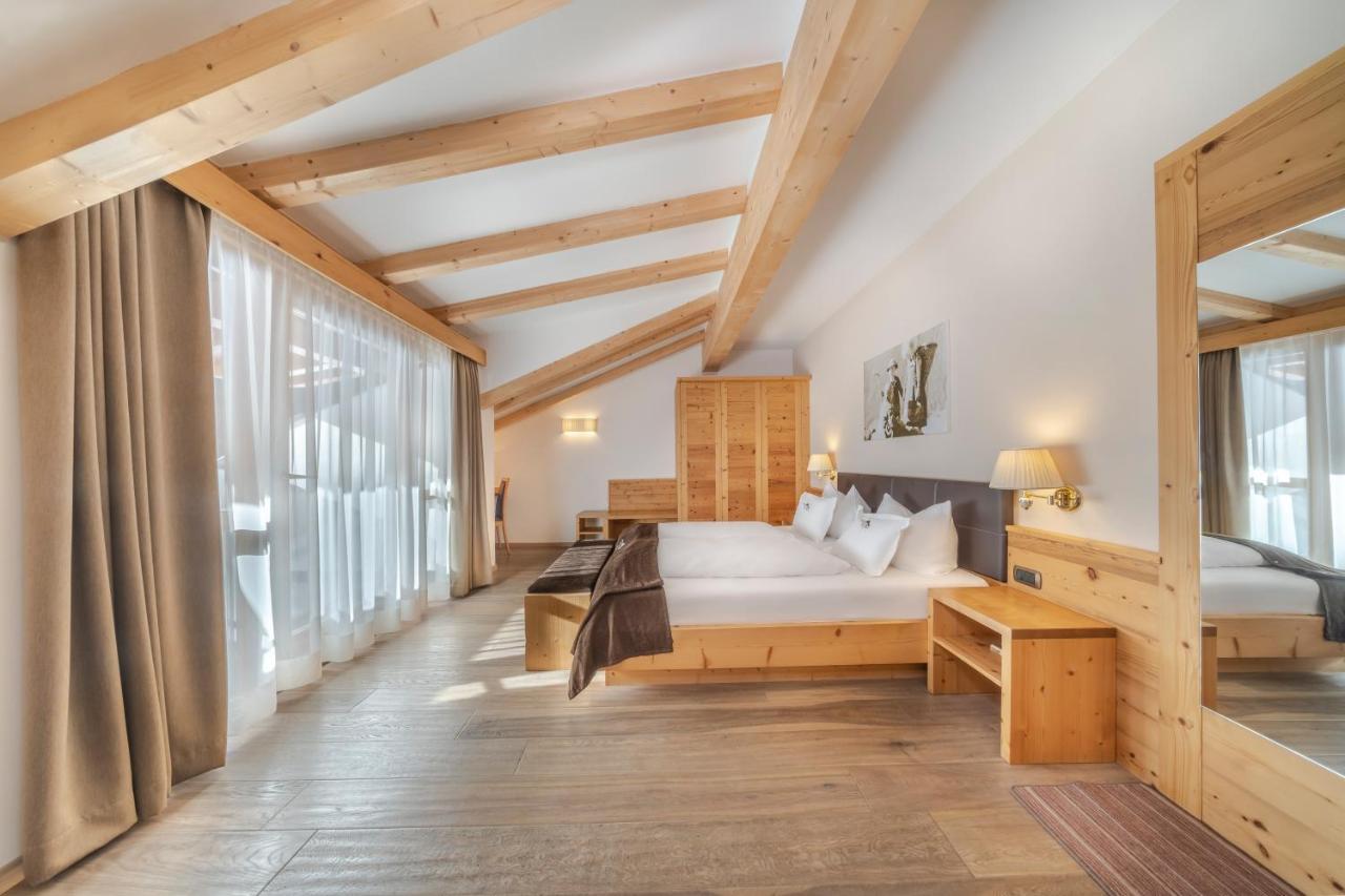 סלבה די ואל גרדנה Hotel Chalet Dlaces מראה חיצוני תמונה