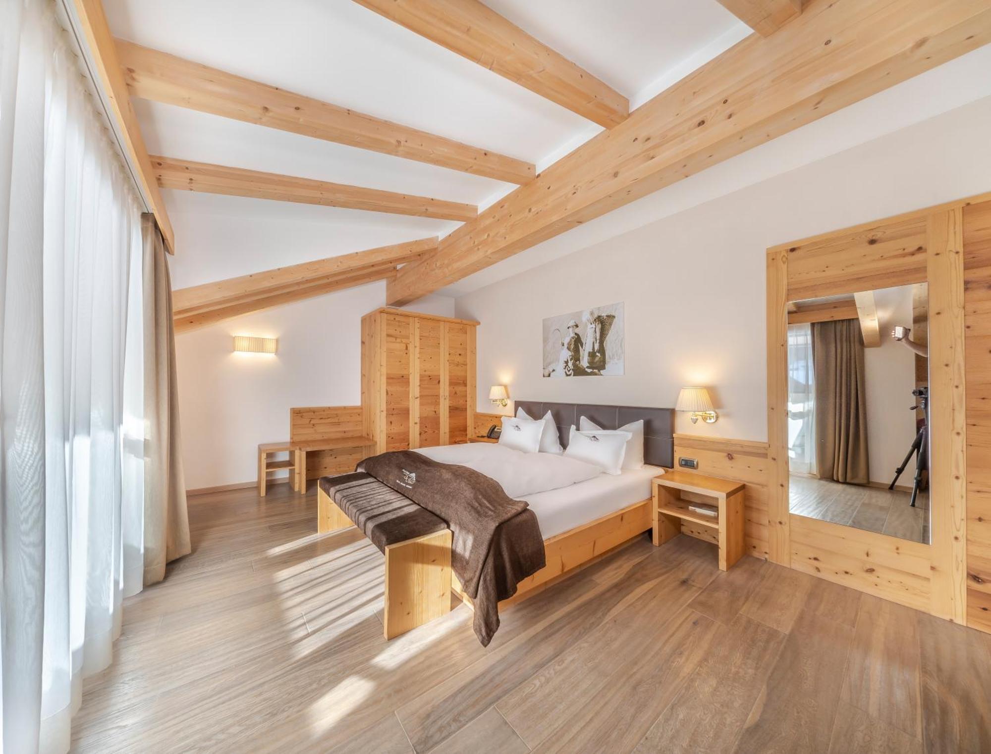 סלבה די ואל גרדנה Hotel Chalet Dlaces מראה חיצוני תמונה
