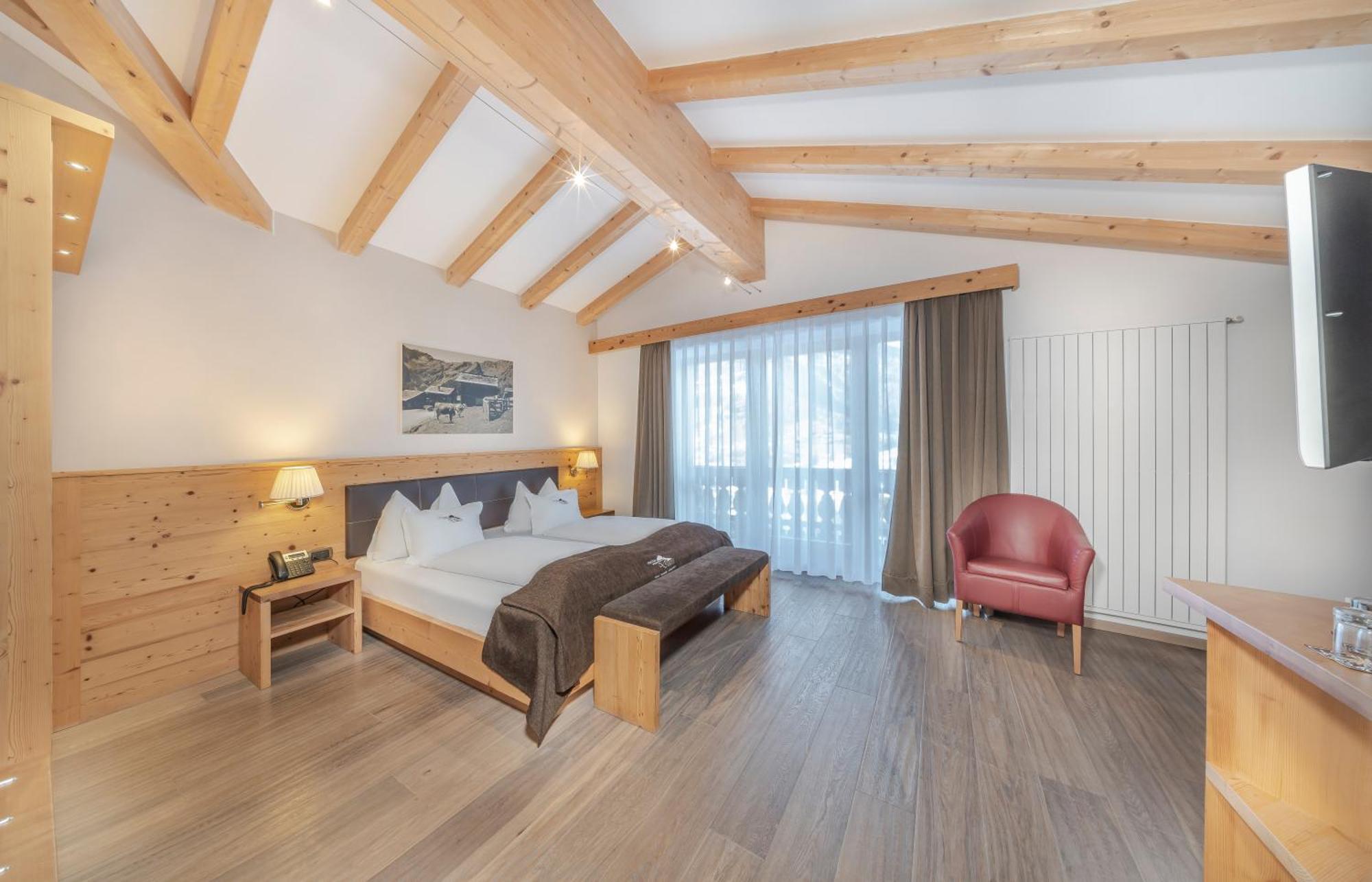 סלבה די ואל גרדנה Hotel Chalet Dlaces מראה חיצוני תמונה