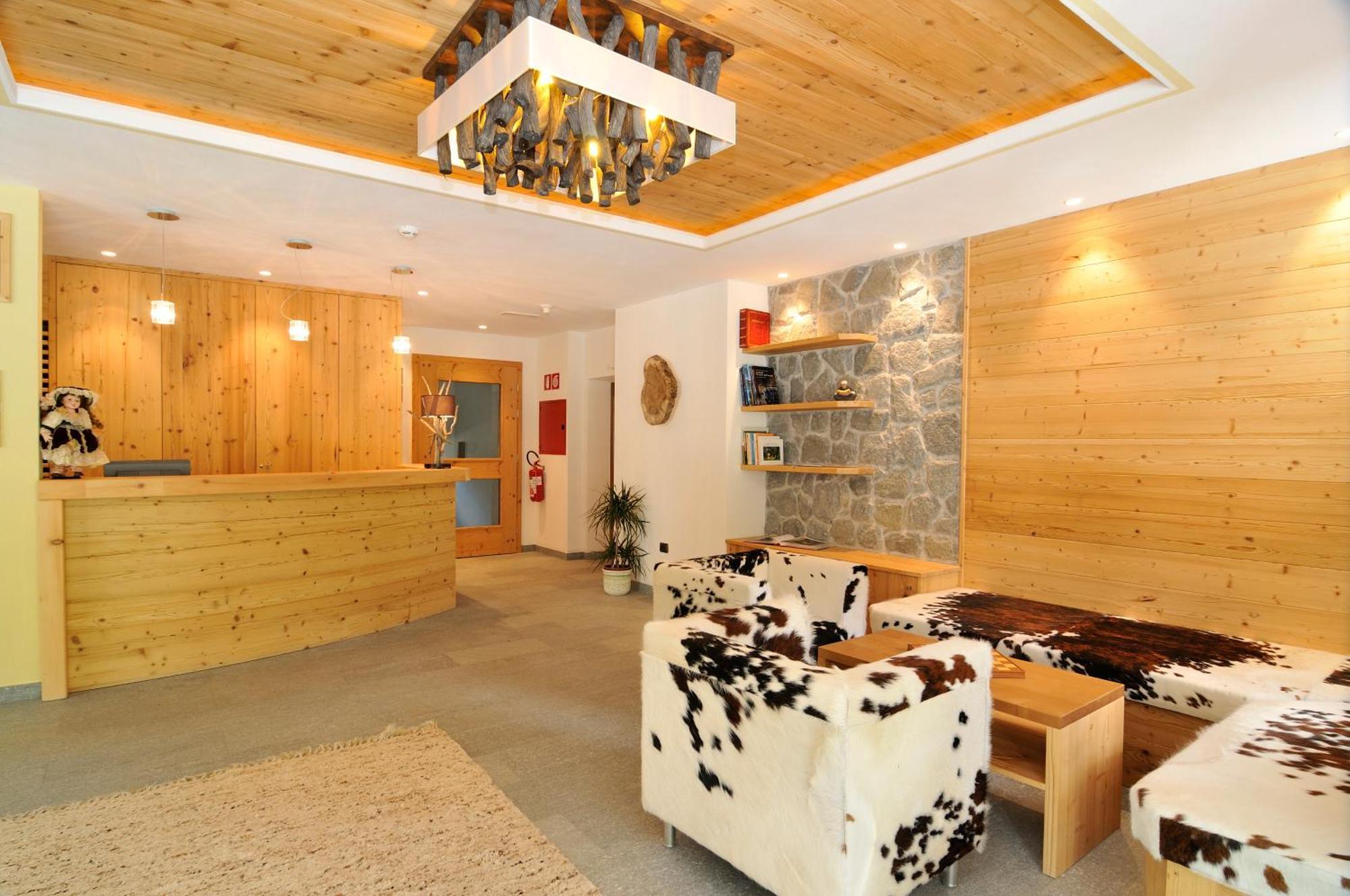 סלבה די ואל גרדנה Hotel Chalet Dlaces מראה חיצוני תמונה
